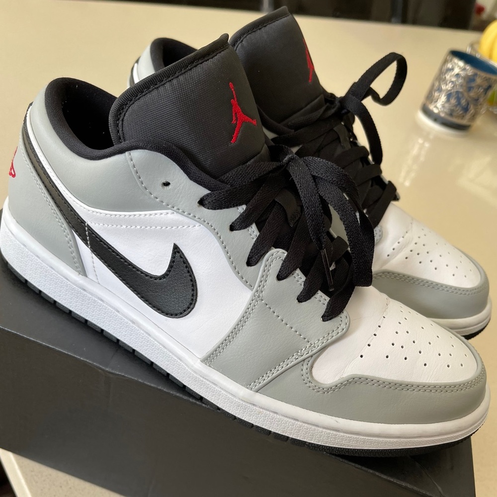 Jordan 1 Low “Light Smoke Grey”